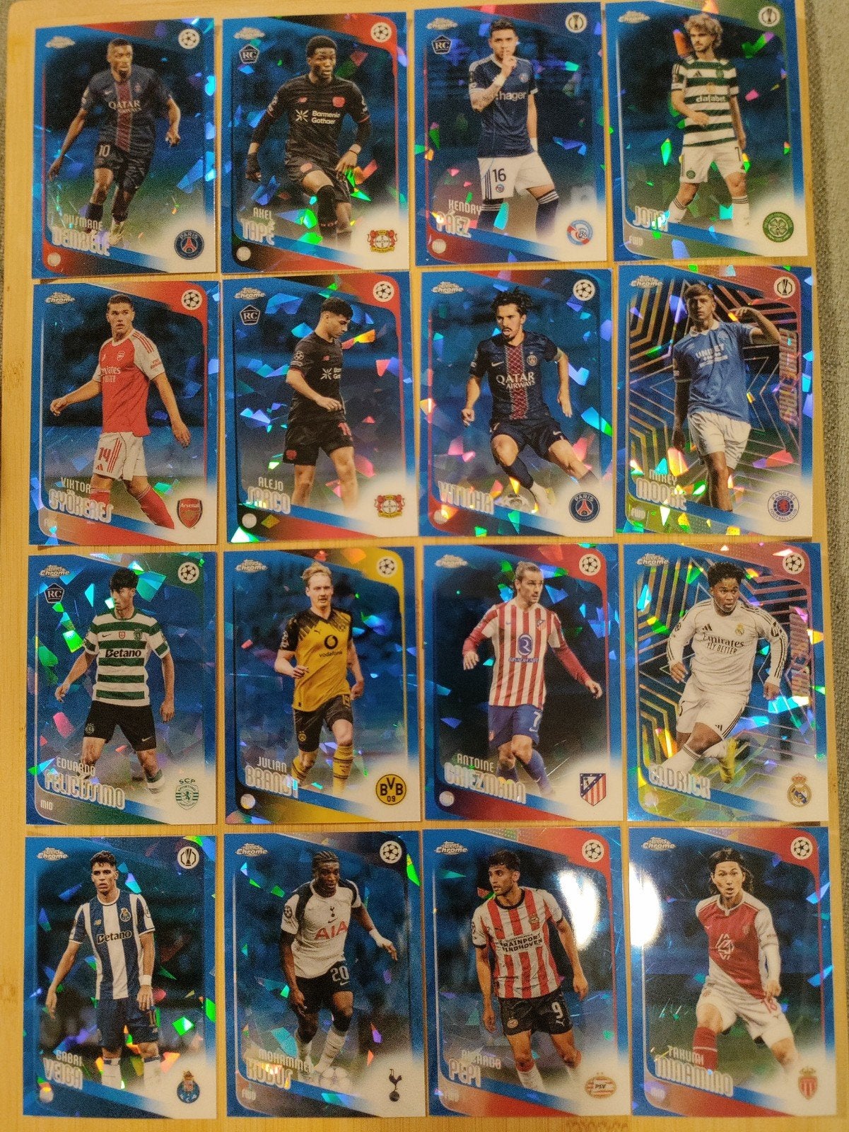 2025-26 TOPPS Chrome Sapphire Uefa clubwedstrijdkaarten, Hobby en Vrije tijd, Ophalen of Verzenden, Nieuw, Meerdere kaarten