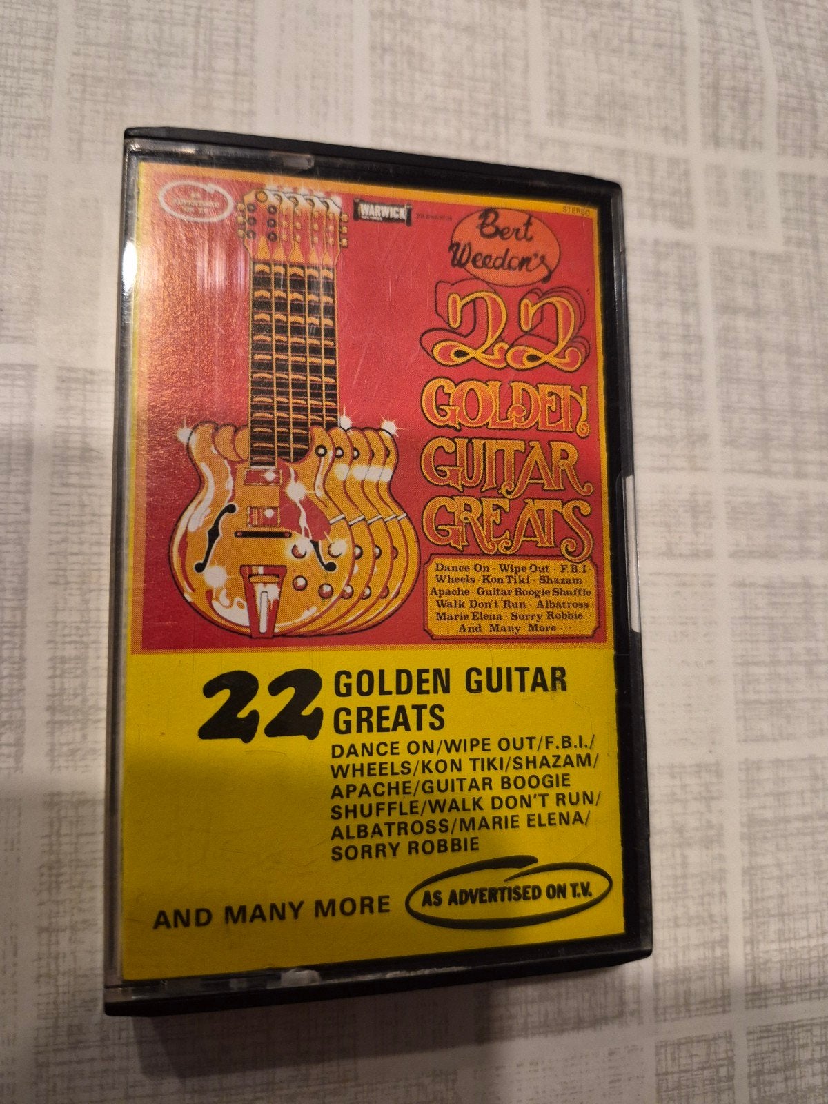 La cassette des 22 grands noms de la guitare dorée de Bert W, Enlèvement ou Envoi