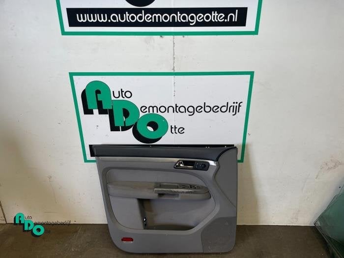 Portierbekleding 4Deurs links-voor van een Volkswagen Touran, Gebruikt, -, Volkswagen, -