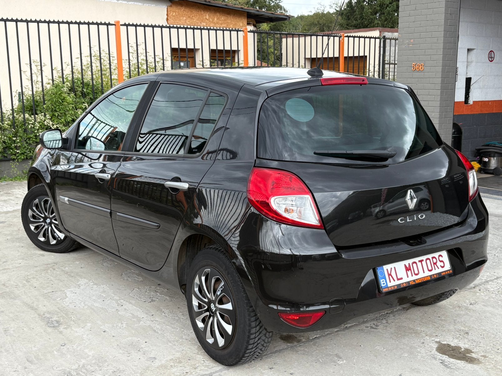 RENAULT CLIO 1.6i ESSENCE 149 000KM BOÎTE AUTOMATIQUE, Autos, Achat, Entreprise, Noir, 5 portes