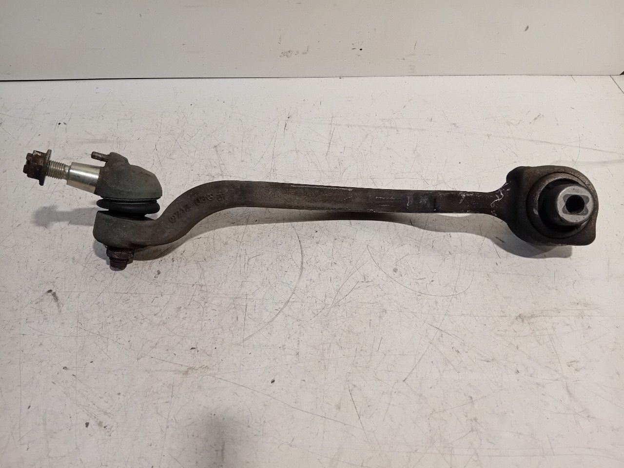 Draagarm links voor Mercedes-Benz E-Klasse, Onderdelen@venauto.nl, Van der Ven Autorecycling B.V., Gebruikt, Ettenseweg 76, 4706 PB Roosendaal, The Netherlands