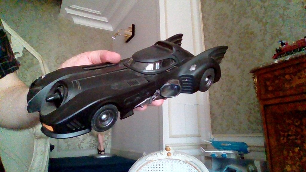 Batmobile mélallique avec phare qui s'allume, Enlèvement