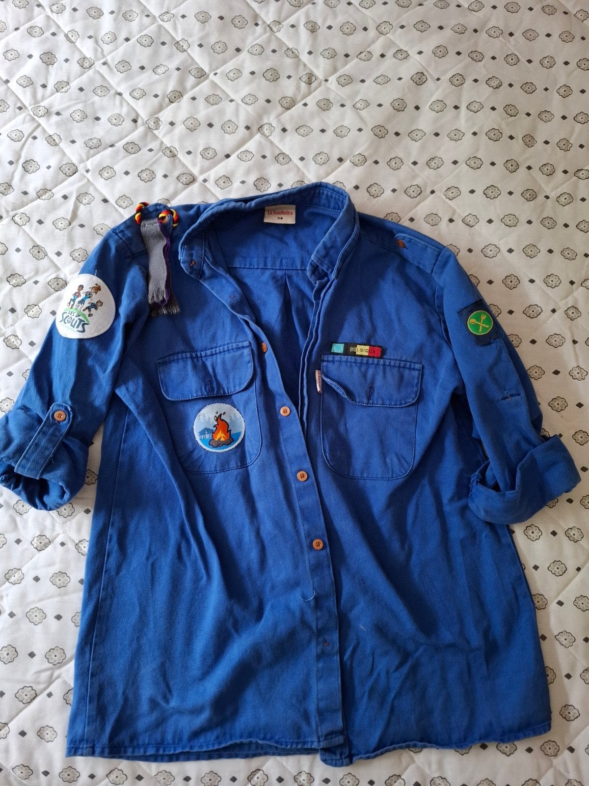 Chemise scout, Collections, Enlèvement