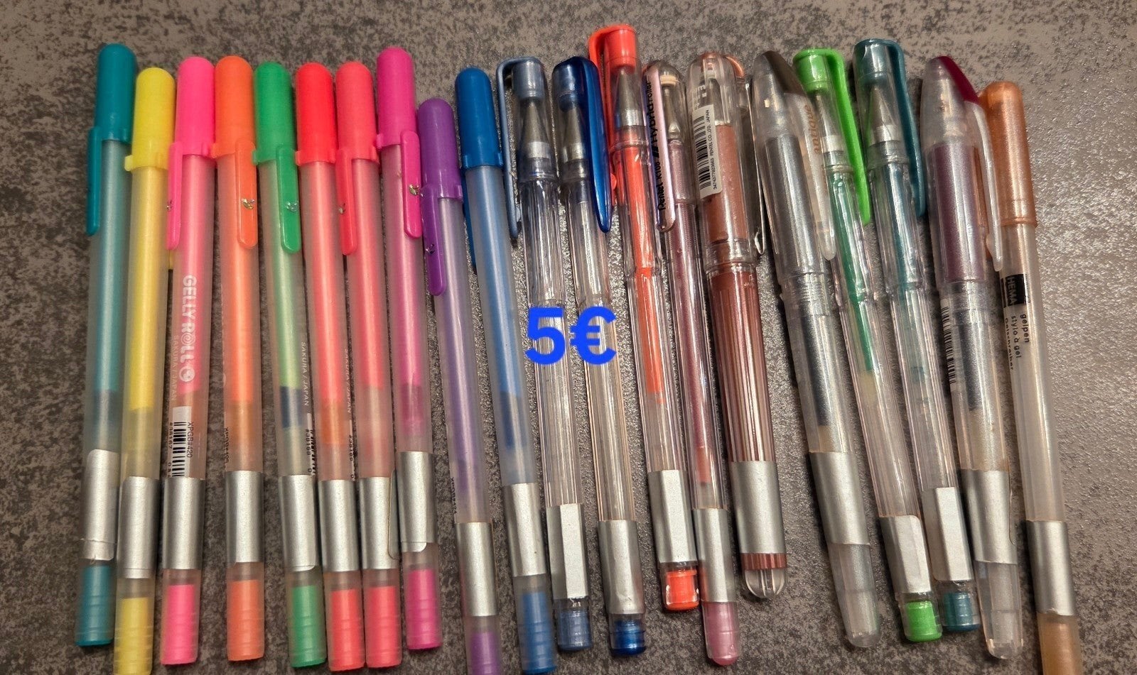 19 stylos à encre gel, Enlèvement