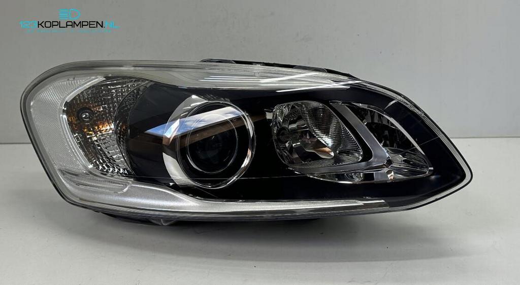 Volvo XC60 Facelift Koplamp rechts compleet, Gebruikt, -, -, Ophalen of Verzenden
