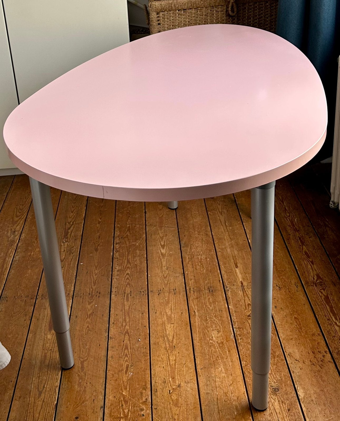 Table ovale Ikea, ajustable en hauteur, Comme neuf, Enlèvement, Rose, IKEA