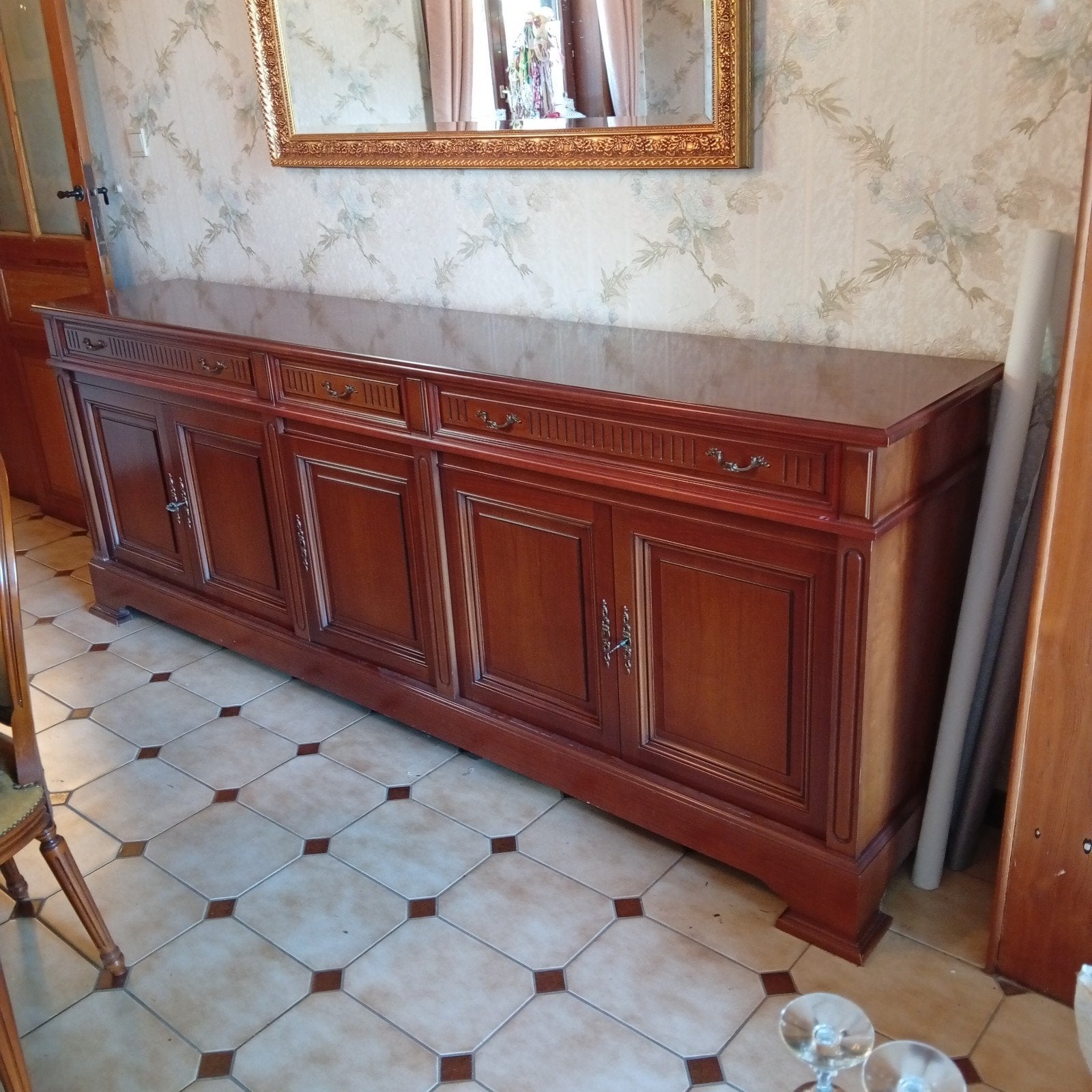 Dressoir en merisier, Enlèvement