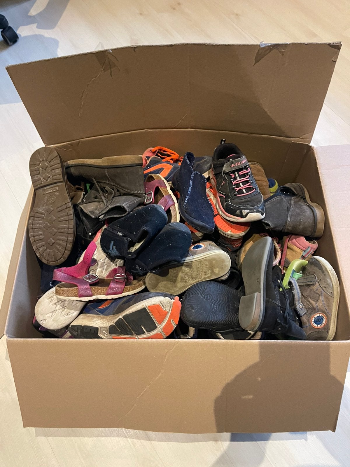 Kinderschoenen - maat 25-36 - meisjes en jongens, Kinderen en Baby's, Ophalen, Gebruikt, Sportschoenen