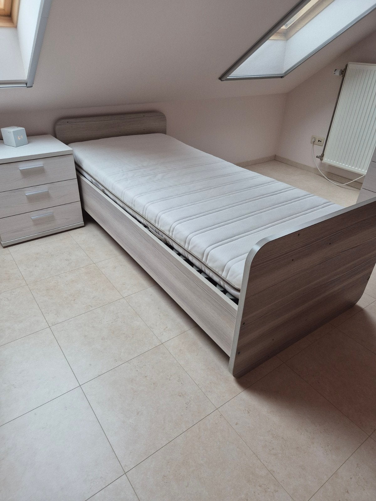 Bed/ babybed 90 200, Huis en Inrichting, Slaapkamer | Complete slaapkamers, Ophalen