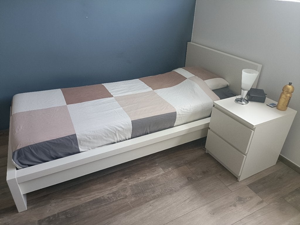 MALM Ikea - eenpersoonsbed + lattenbodem + nachtkastje, Ophalen, Gebruikt, 90 cm, Eenpersoons