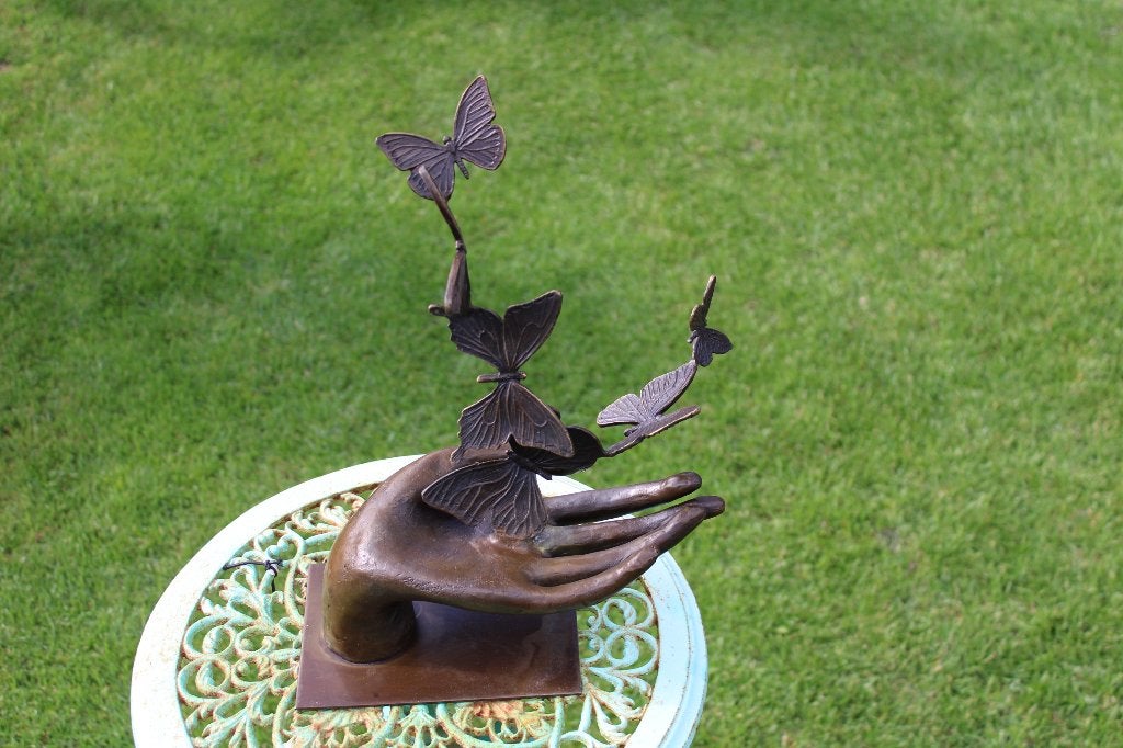 De bronzen vlinderrelease is gesigneerd: MILO, Ophalen of Verzenden, Brons