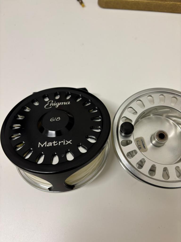 ENIGMA MATRIX REEL 6/8 + spoel + lijn., Ophalen of Verzenden, Zo goed als nieuw