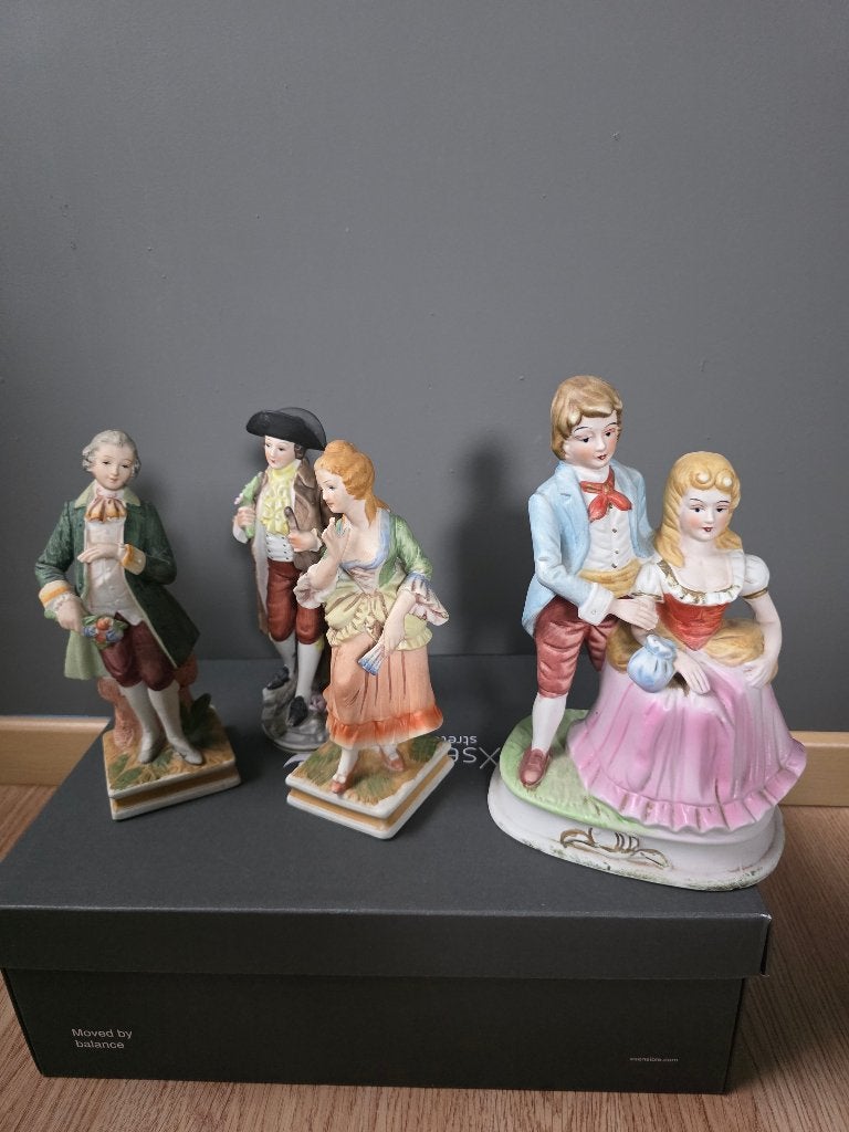 Set van 4 Vintage Porseleinen Beeldjes, Ophalen