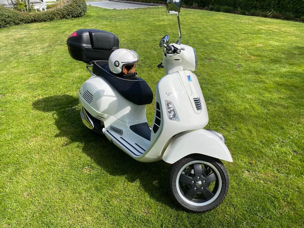 Vespa GTS 125 Super, 125 cm³, Comme neuf, Enlèvement, Essence