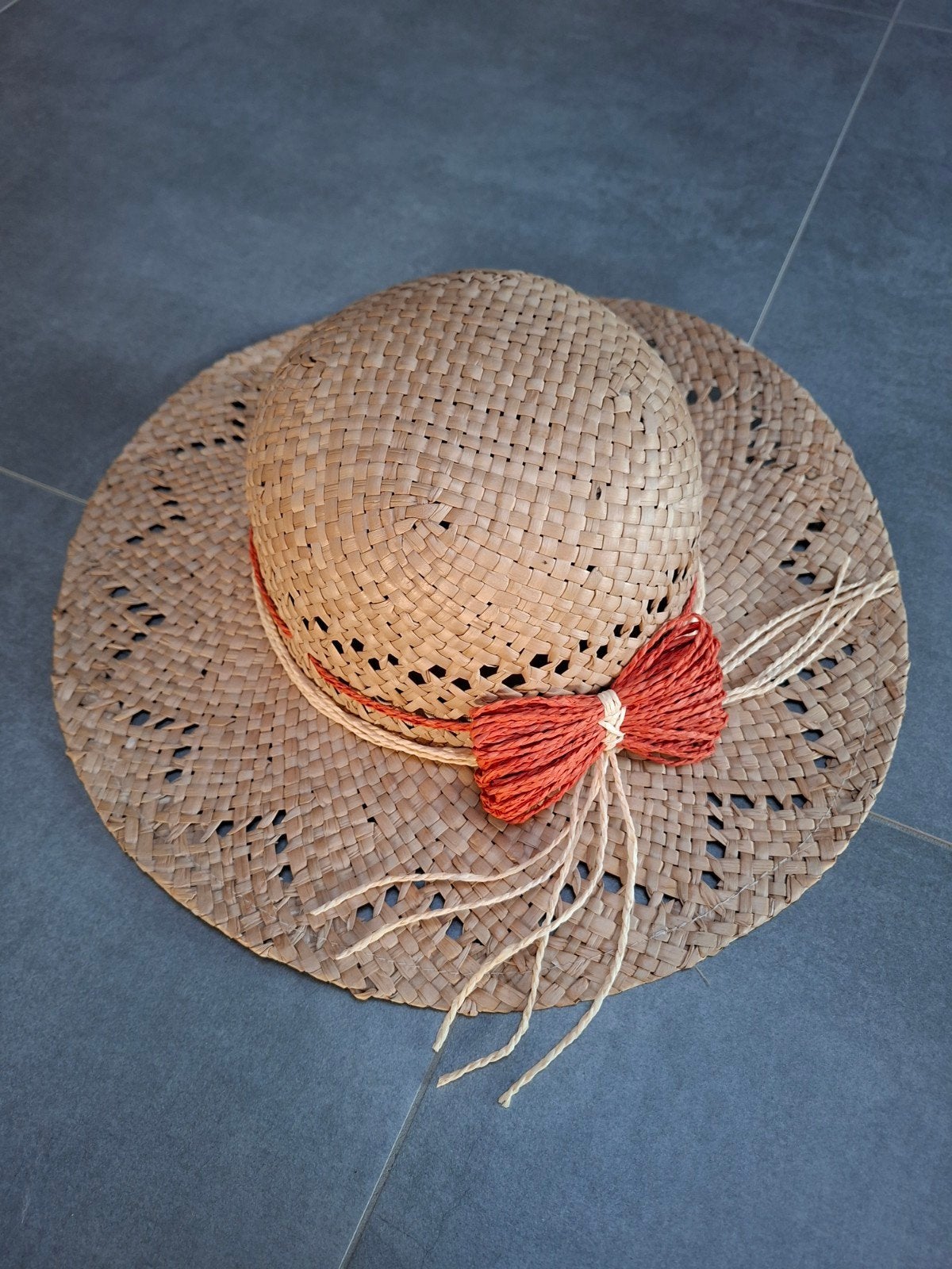 Rieten dames hoed, Ophalen of Verzenden, Zo goed als nieuw, 56 of 57 cm (M, 7 of 7⅛ inch), Hoed