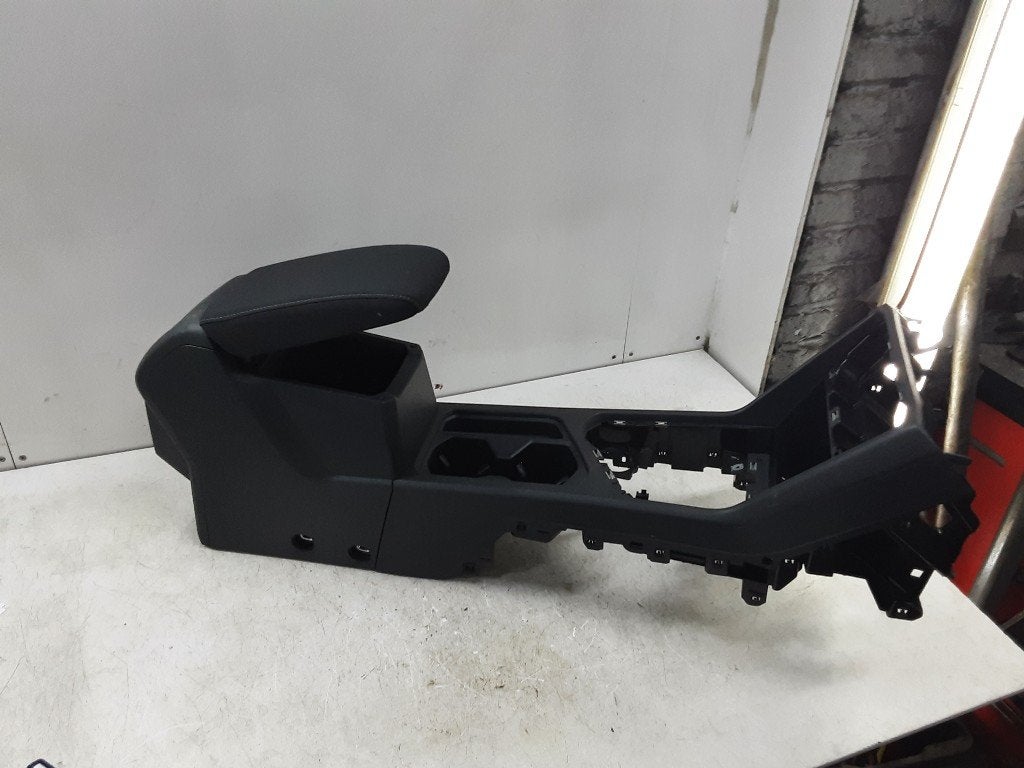 CONSOLE CENTRALE Volkswagen Tiguan (AD1) (5NB863241G), Volkswagen, Mevr. I. Hauben, Utilisé, Rue de l'Espoir 34 34
4030  GRIVEGNÉE, BE
