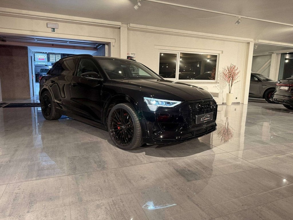 Audi Q8 e-tron 55 QUATTRO 408PK * S-LINE * COMFORT-SPORT INT, Auto's, Automaat, Zwart, Lichtsensor, 408 pk