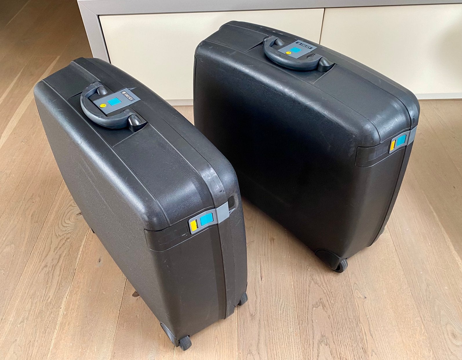 2  reiskoffers Delsey, Handtassen en Accessoires, Ophalen, Zo goed als nieuw