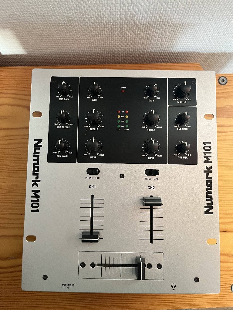 Numark M101 mixer, Ophalen of Verzenden, Gebruikt, Minder dan 5 kanalen