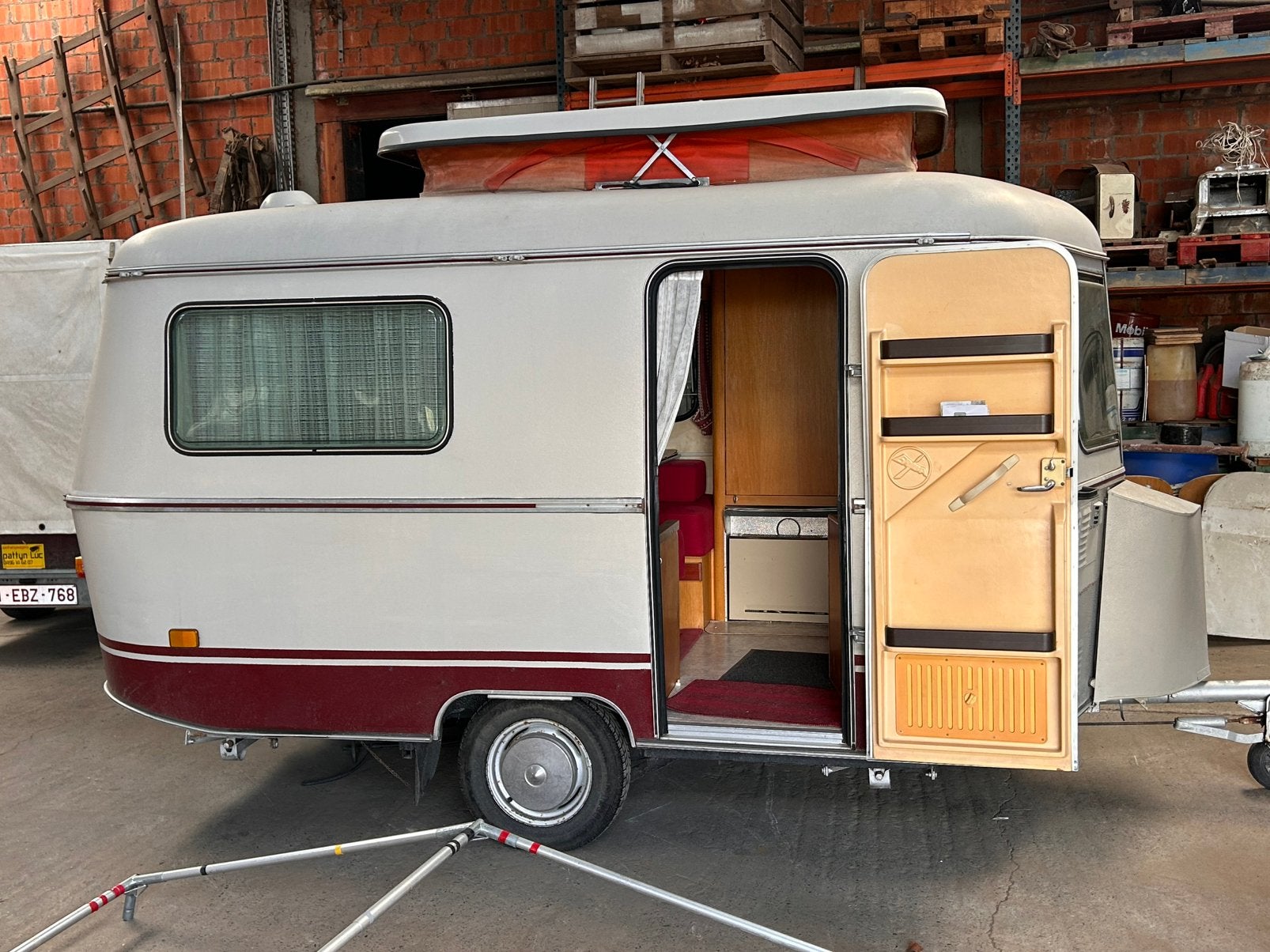 Eriba pan - originele staat, Caravanes & Camping, Caravanes, Particulier, jusqu'à 2, Eriba, Coin salon convertible, Réchaud à gaz