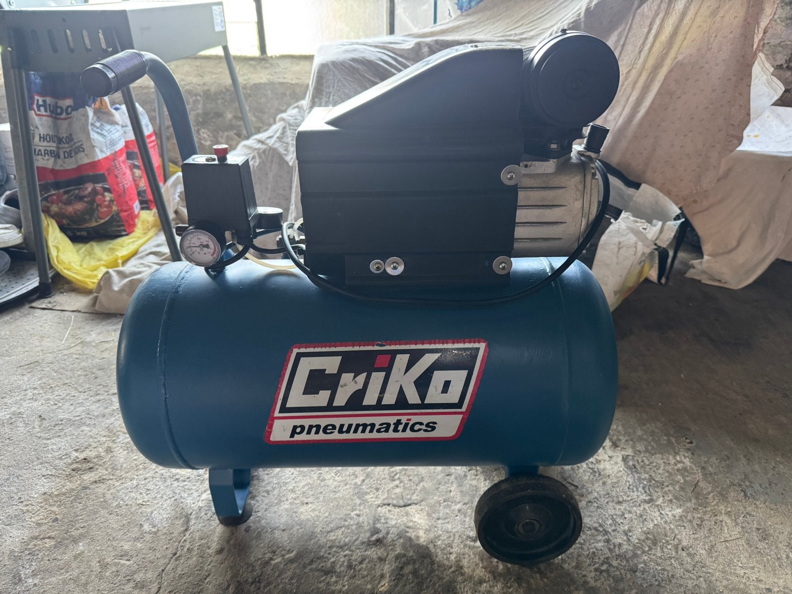 Compresseur criko, Bricolage & Construction, Compresseurs, Utilisé, 6 à 10 bars, 25 à 100 litres, 200 à 400 litres/min, Mobile