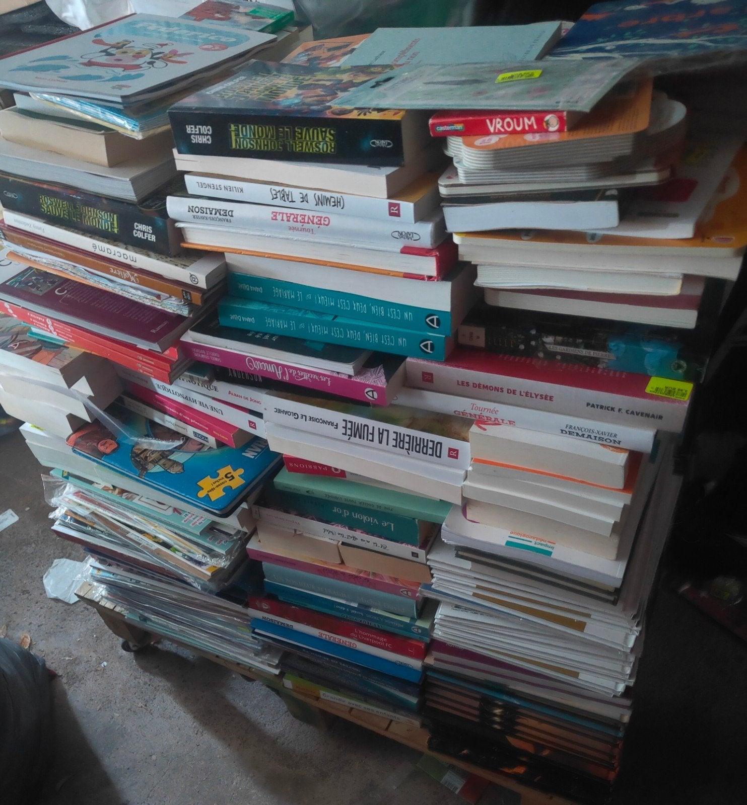 Palette de minimum 350 livres neufs, Divers, Enlèvement, Neuf