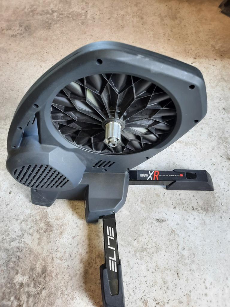 Elite Direto XR smart fietsrollen met steekas, Ophalen, Smart