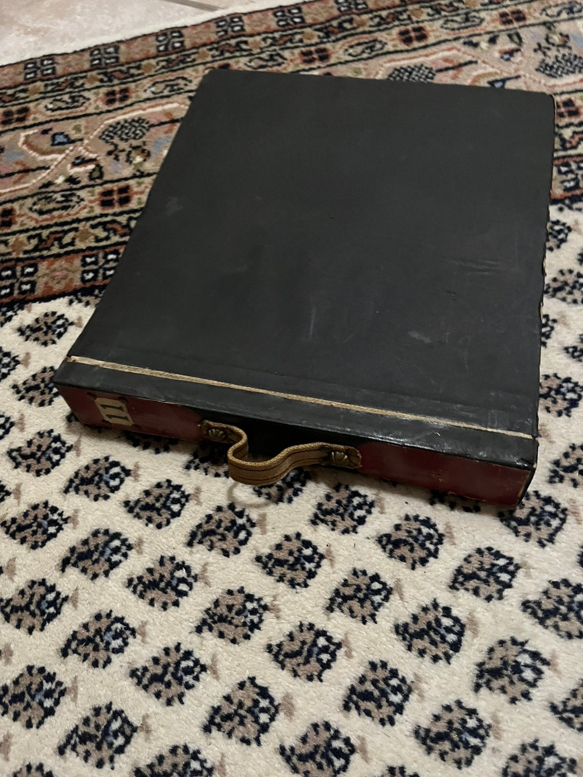 Album oude platen “ his master voice”, Enlèvement