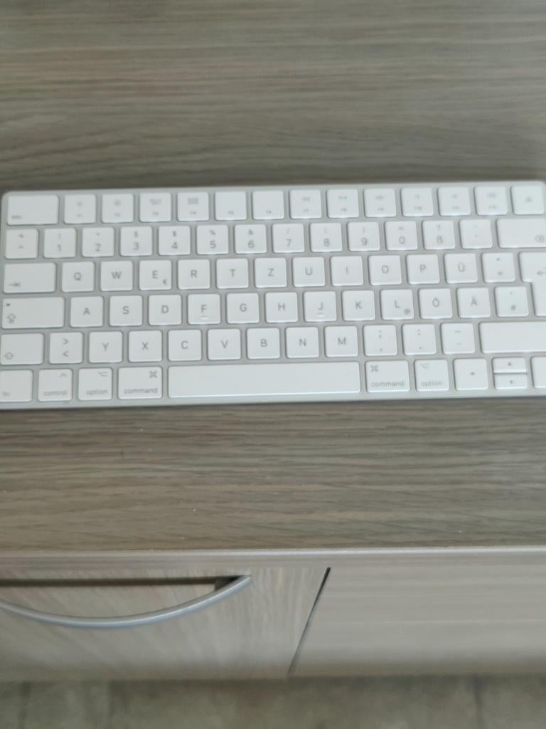 Apple toetsenbord model A1644 draadloos of USB en bluetooth, Computers en Software, Ophalen of Verzenden, Zo goed als nieuw, Draadloos