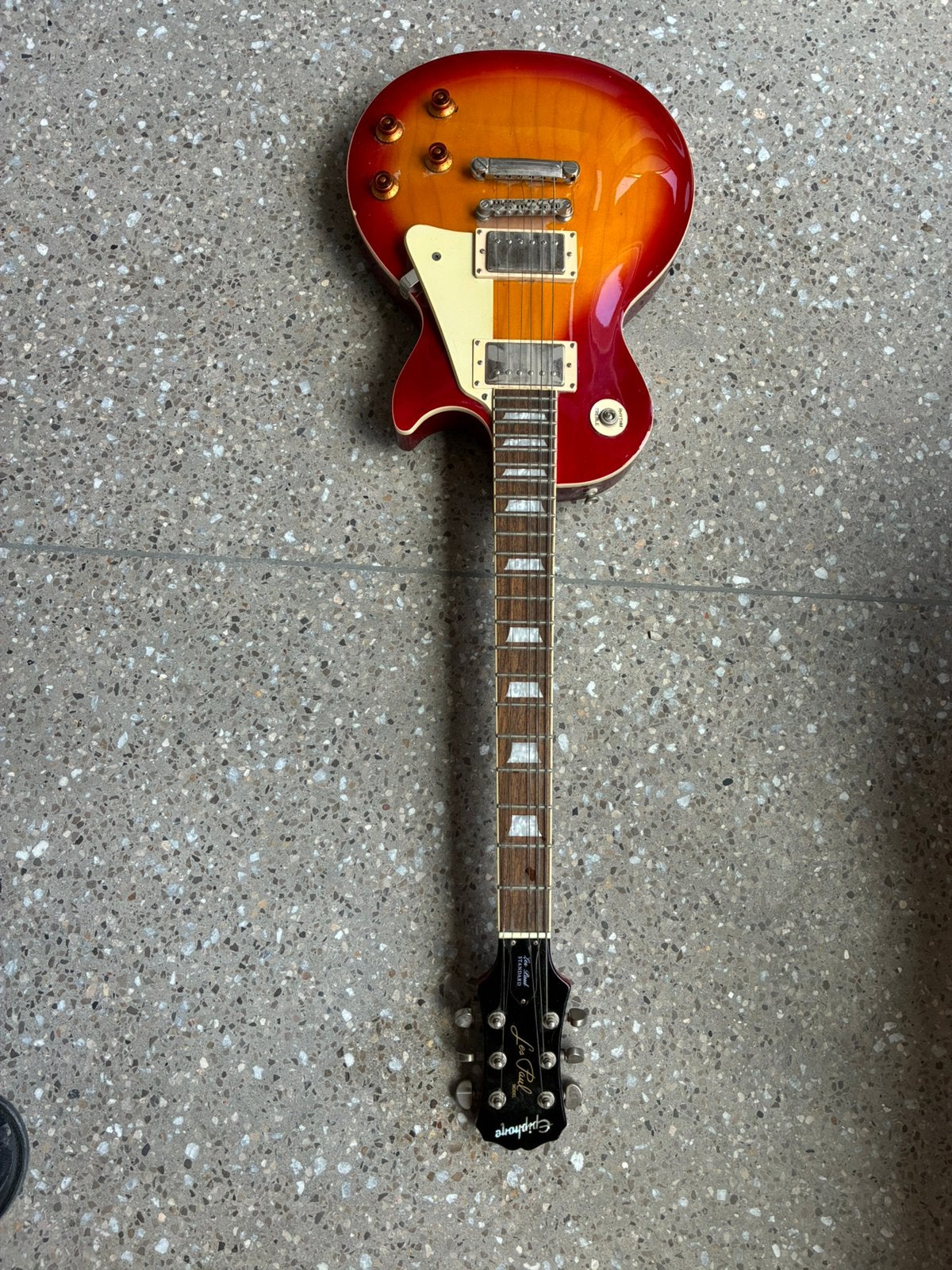 Les Paul guitaar, Enlèvement
