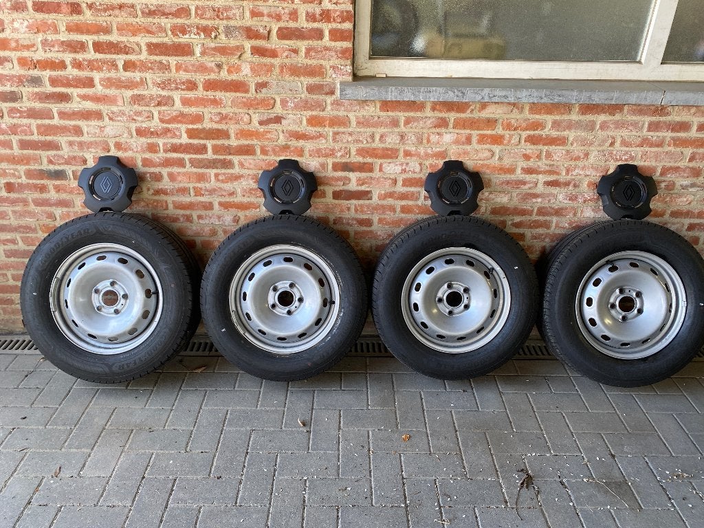 215/65 R16 C 106/104H GOODYEAR ++ RENAULT Traffic ** NIEUW *, Auto-onderdelen, Ophalen, 16 inch, Banden en Velgen, Nieuw