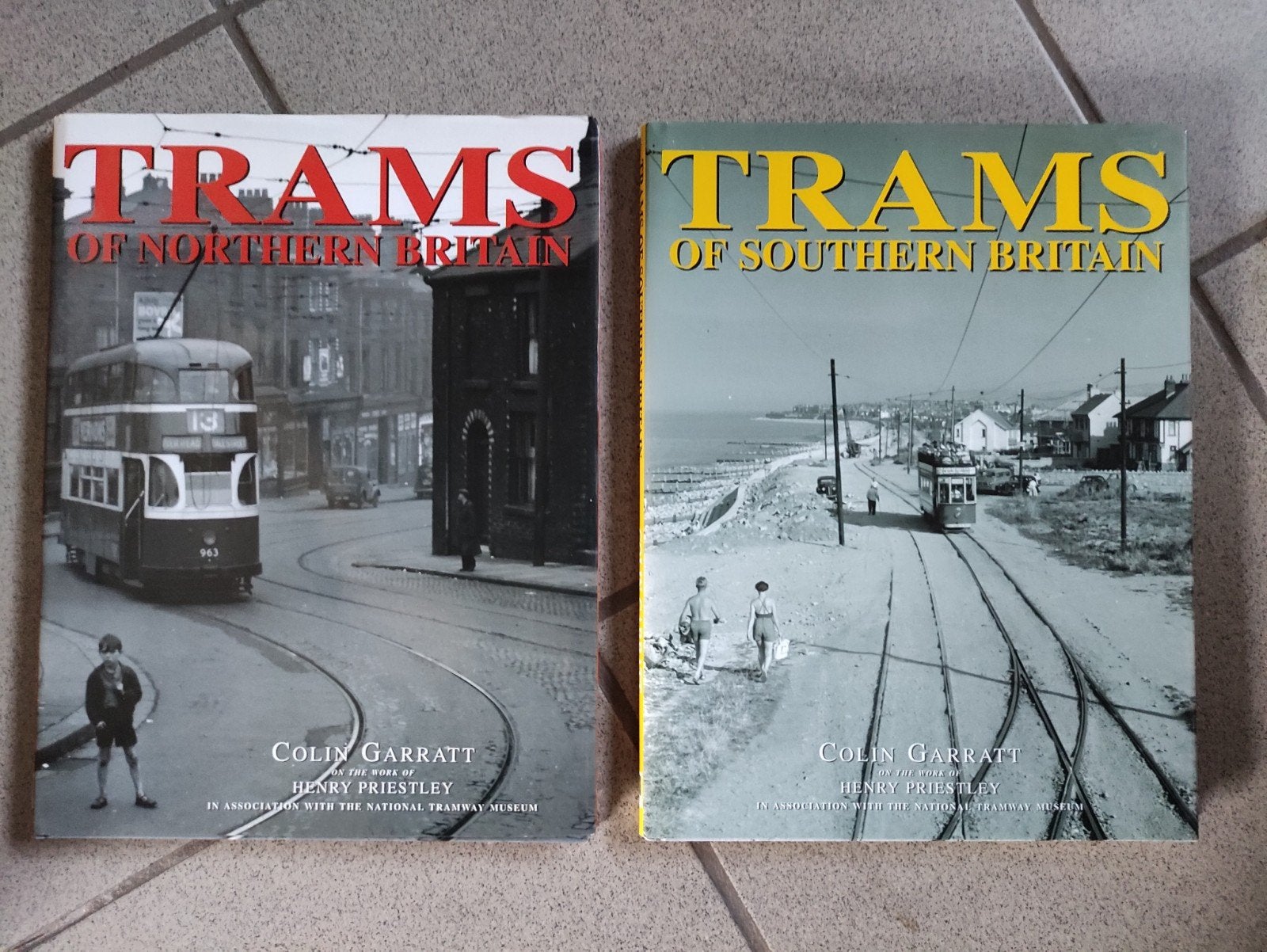RUIL OF TE KOOP 2 stuks : TRAMS in Britain, Ophalen of Verzenden