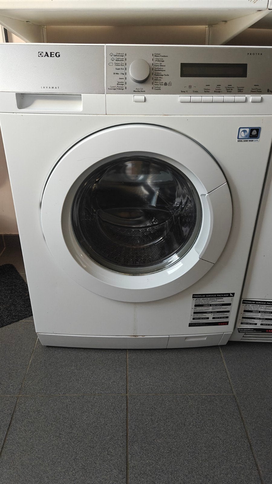 AEG, Electroménager, 1200 à 1600 tours, 6 à 8 kg, Programme lavage à la main, Chargeur frontal