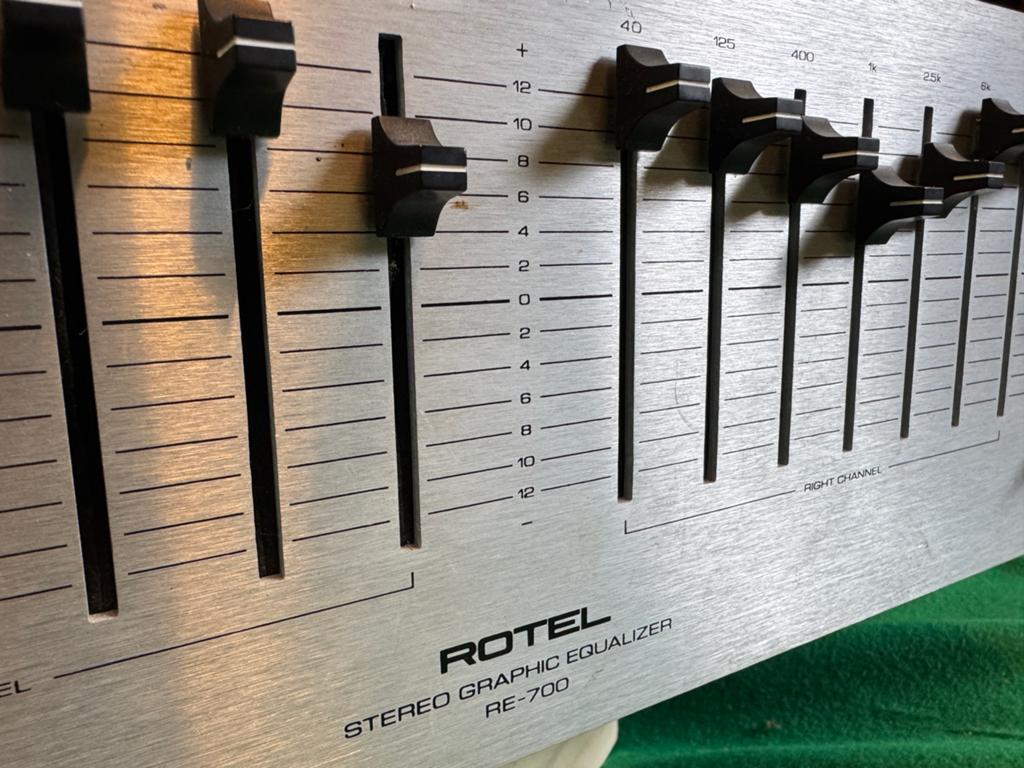 Equaliseur Rotel RE-700 2x7 graphic equalizer, Enlèvement, Comme neuf