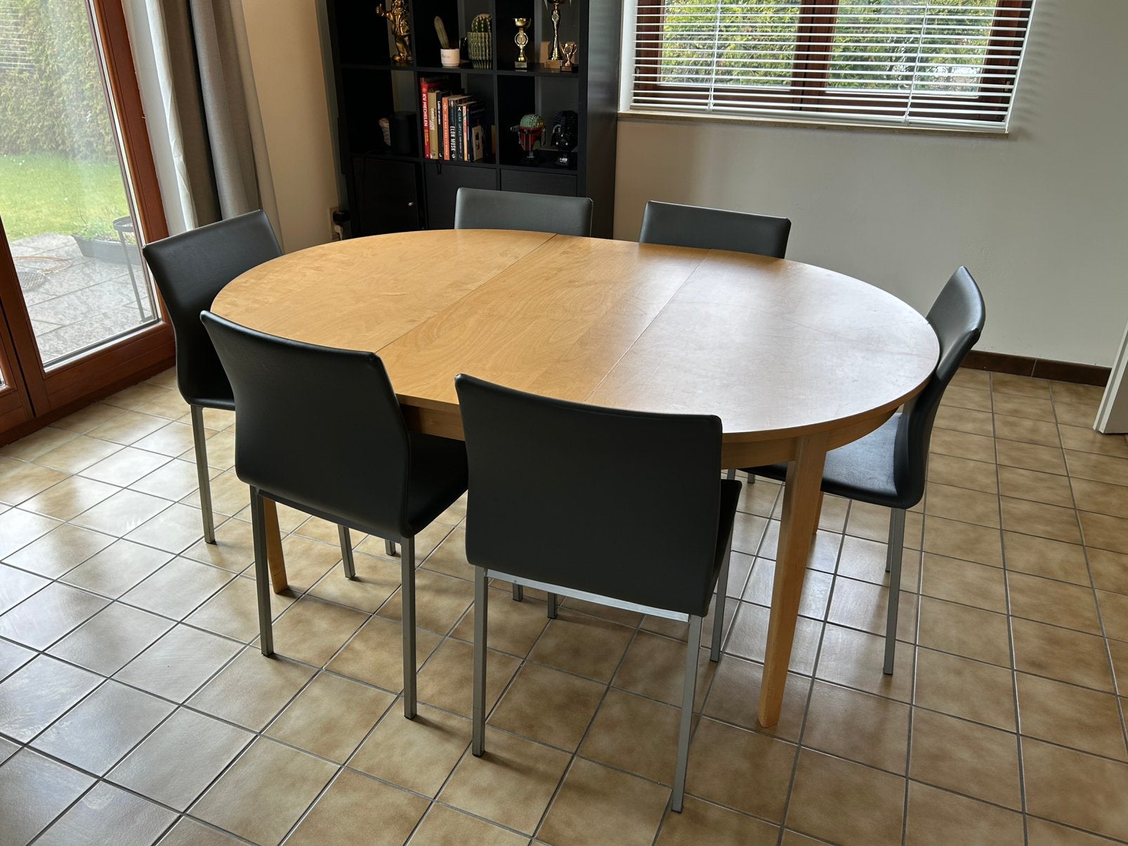 Verstelbare tafel met 10 stoelen, Ophalen, Gebruikt