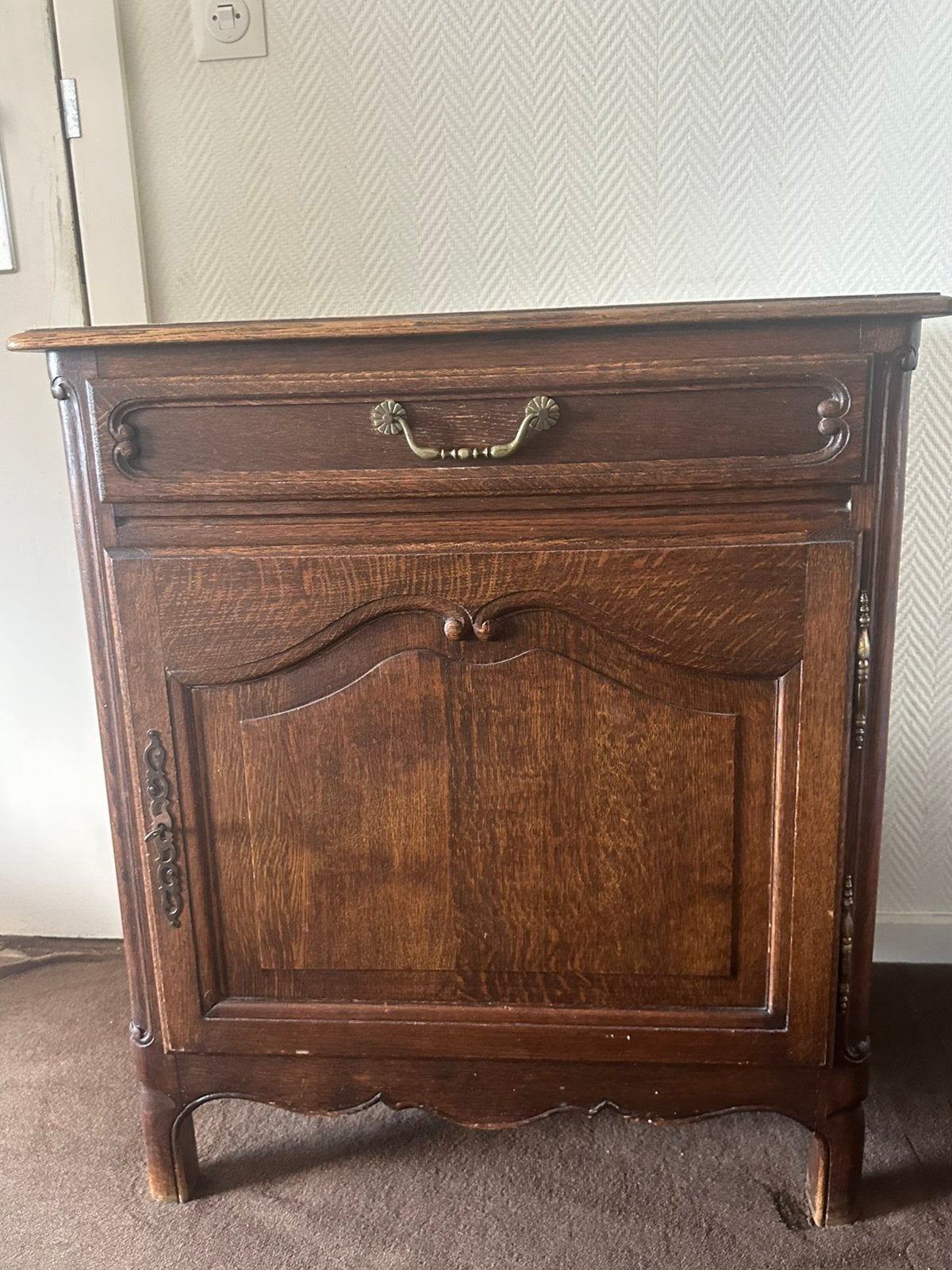 Oud kastje met lade ., Ophalen
