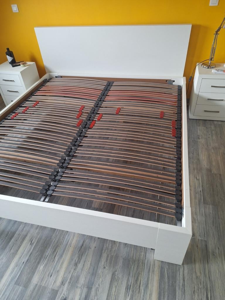 Bed, Enlèvement