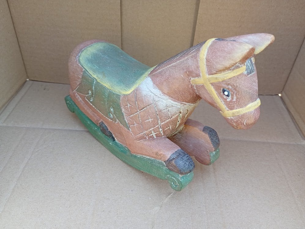 Cheval à bascule en bois vintage, sculpté et peint à la main, Enlèvement ou Envoi, Utilisé