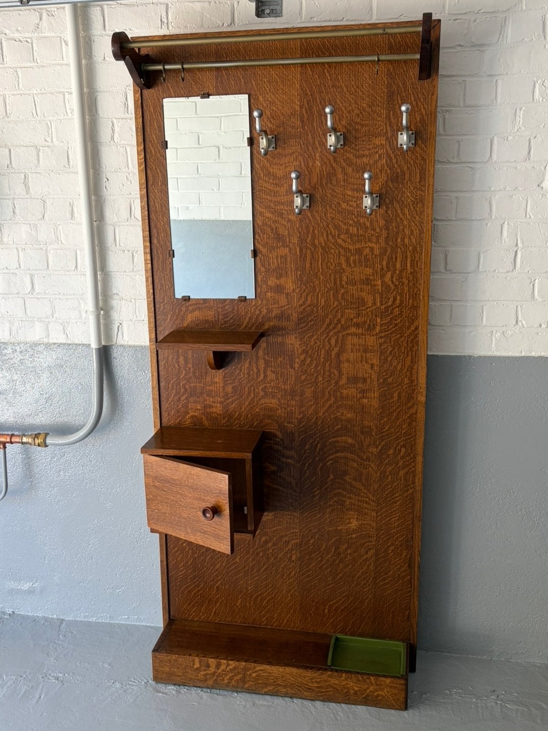 Mid century vestiaire, Ophalen, Zo goed als nieuw