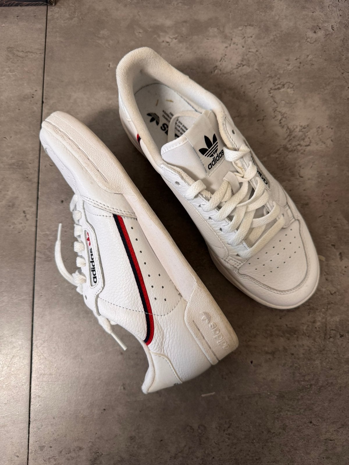 Adidas Continental 80 - wit met rood/blauwe streep - maat 42, Ophalen of Verzenden, Zo goed als nieuw, Schoenen