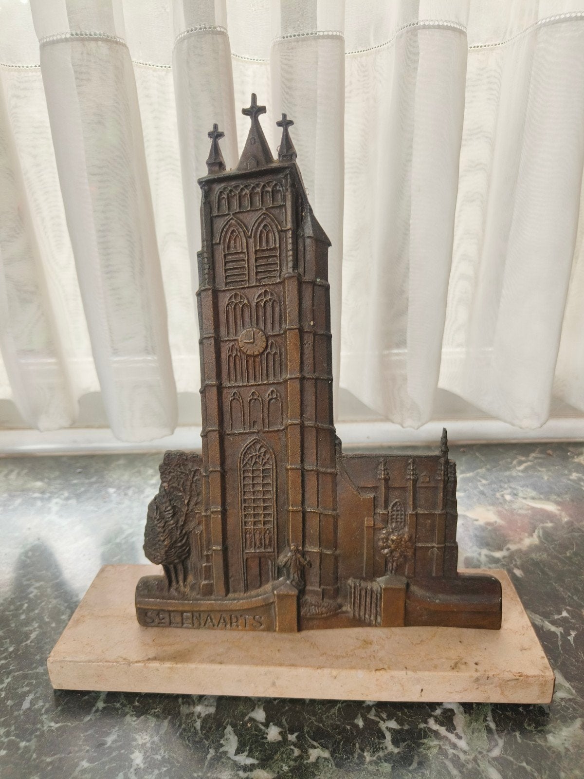 Bronzen miniatuur 27cm Sint-Leonarduskerk Sint-Lenaarts, Ophalen, Gebruikt, Religie