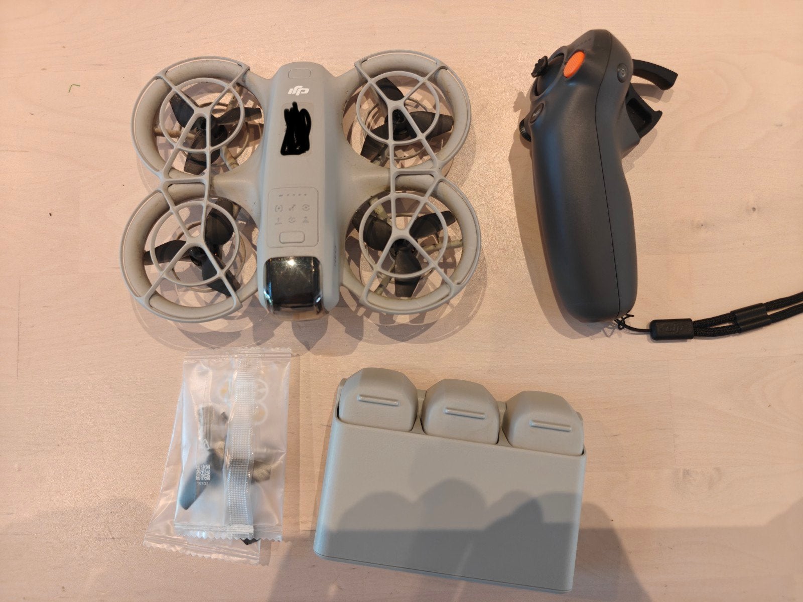 2 stuks dji neo (6 batterijen) + motion controler, TV, Hi-fi & Vidéo, Enlèvement, DJI