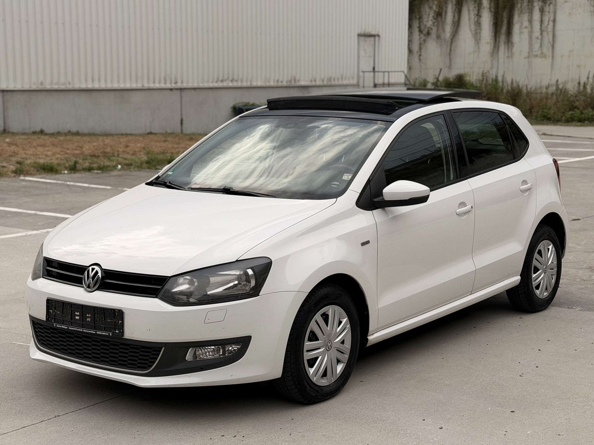 Volkswagen Polo 1.2 BENZINE • OPEN DAK • CARPLAY • GAR, Auto's, Euro 5, Stof, Gebruikt, Zwart