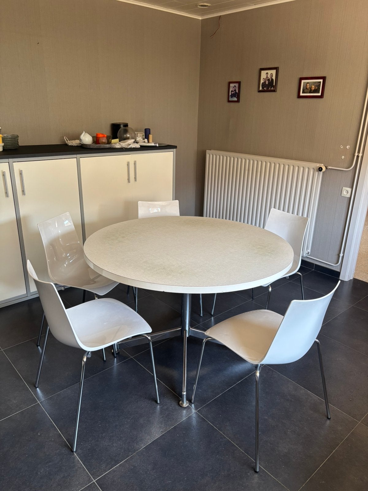 Table à manger ronde avec six chaises assorties, Enlèvement, Comme neuf