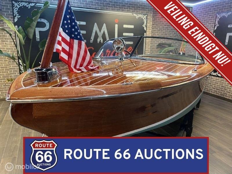 Chris Craft 19-feet Capri Runabout | 1956 | Route 66 Auction, Overige merken, Zwart, Bedrijf, Handgeschakeld
