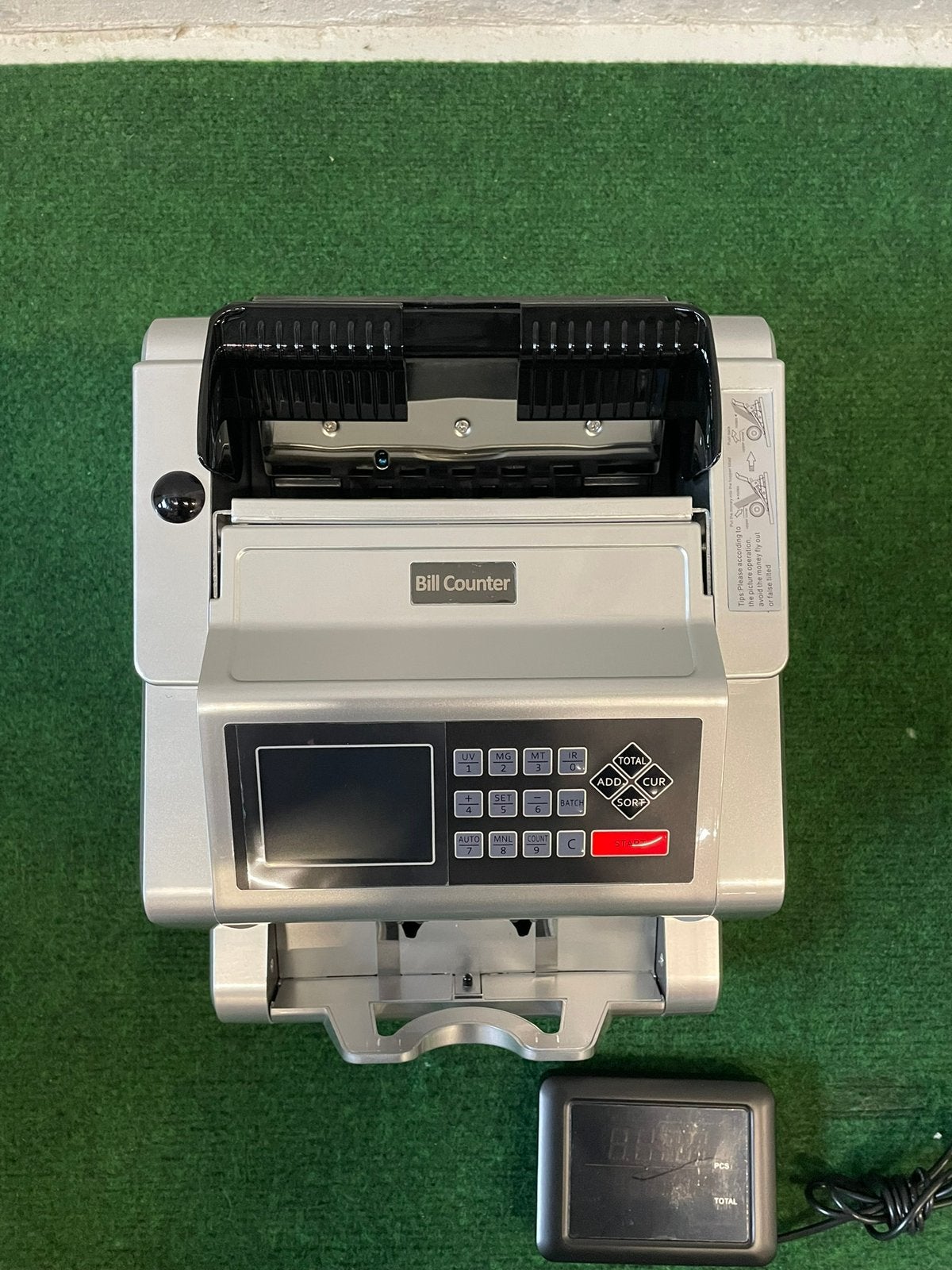 Nieuwe professionele geldtelmachine met valsgeld detectie, Ophalen