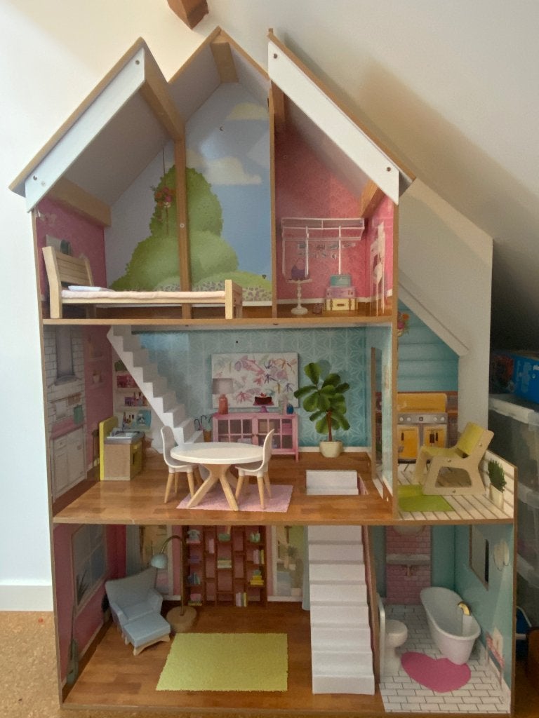 Poppenhuis met toebehoren en popjes, Kinderen en Baby's, Speelgoed | Poppenhuizen, Ophalen, Zo goed als nieuw, Poppenhuis