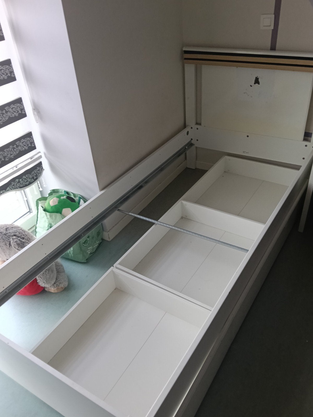 cadre de lit avec 2 tiroirs blanc Ikea, 90 cm, Une personne, Utilisé, 200 cm