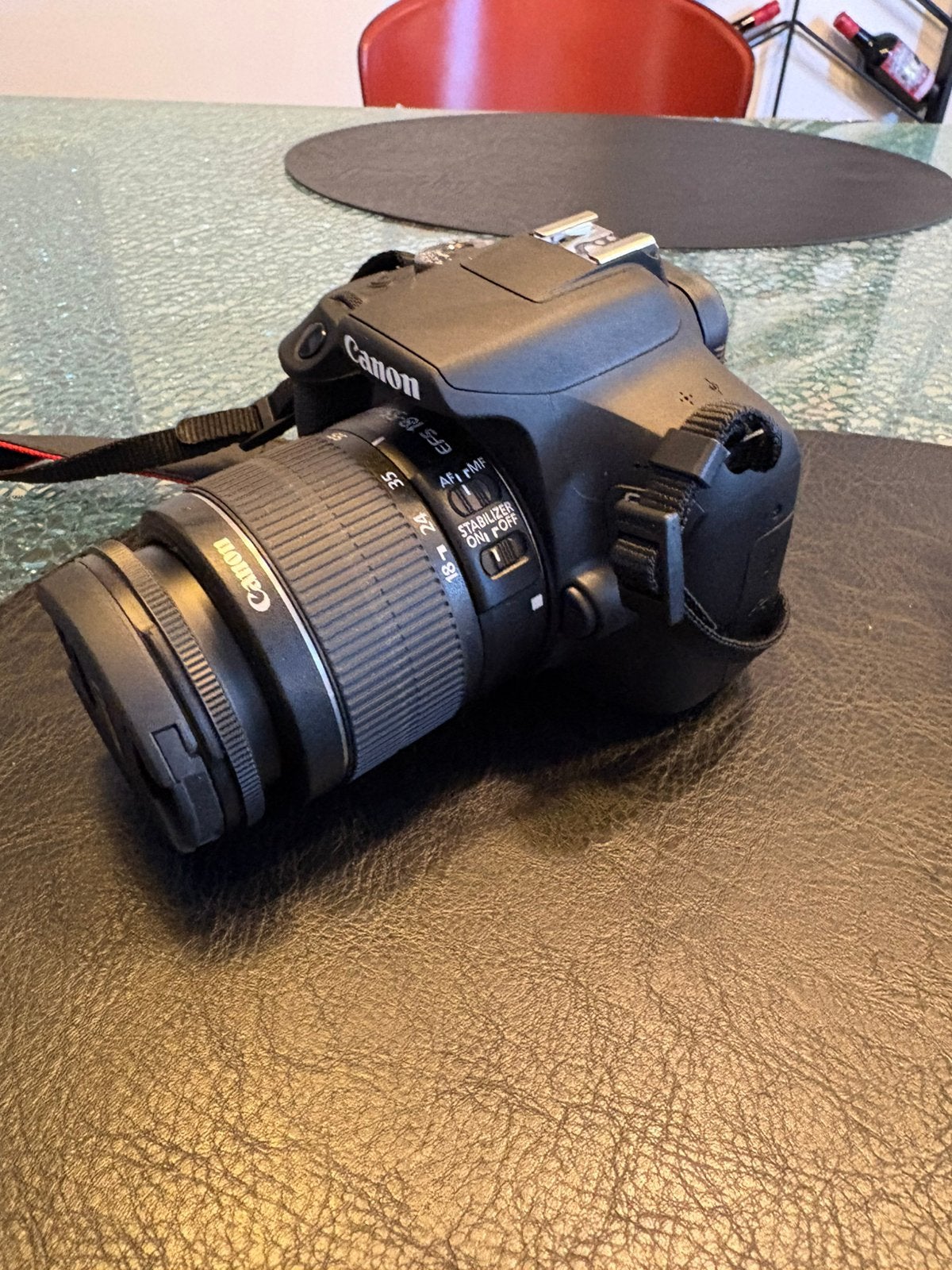 Canon EOS 2000D + 18-55mm + 50mm f/1.8 STM, Ophalen of Verzenden, Zo goed als nieuw, Draagriem, Canon