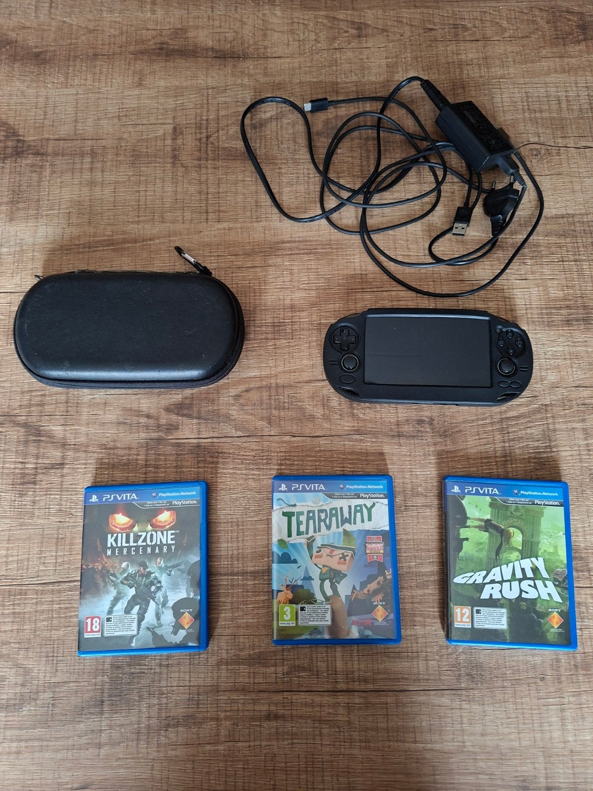Ps vita en très bon état à vendre + jeux, Consoles de jeu & Jeux vidéo, Consoles de jeu | Sony PSP, Enlèvement, Comme neuf, Noir